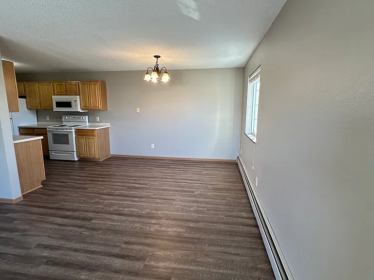 Meadowlark Apartments — Photo 4