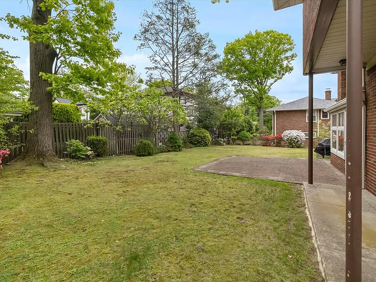 535 Summit St — Photo 31