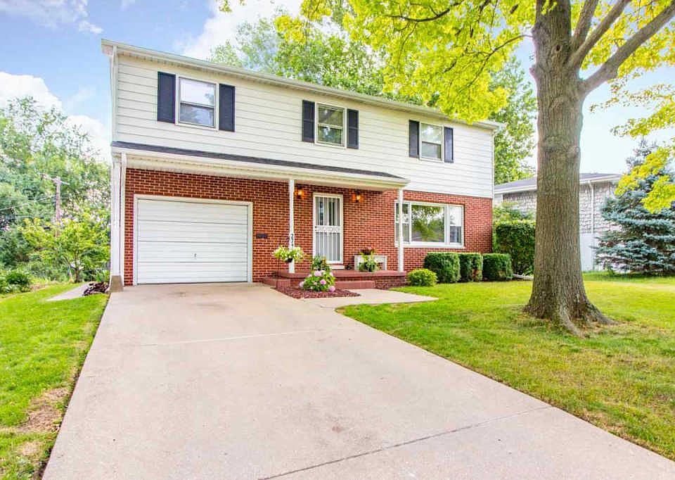 1st image of 2717 W Huntington Dr