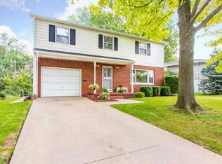 2717 W Huntington Dr, Peoria, IL 61614