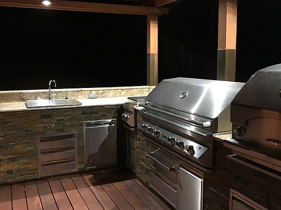 3rd image of 1162 Highland Dr