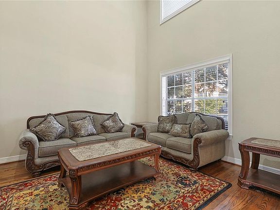 5th image of 601 Ashfield St