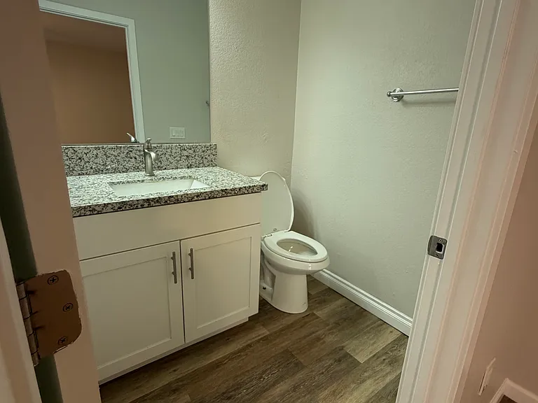 84 Kingswood Dr #6 — Photo 8