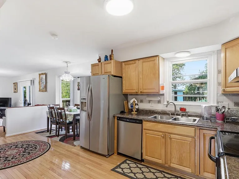 211 Whispering Wind Ct SE — Photo 9