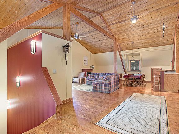 3rd image of 8567 Chuckanut Dr