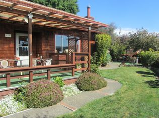 979 Pine Hill Rd, Eureka, CA 95503