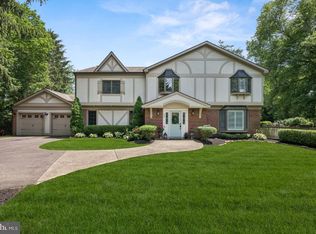 236 Carriage Hill Dr, Moorestown, NJ 08057
