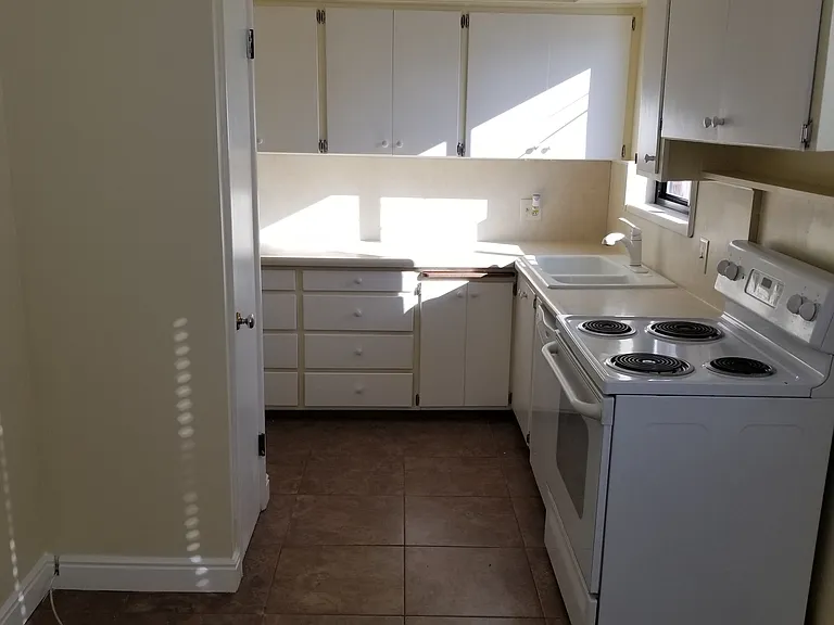 1584 N 300 W — Photo 3