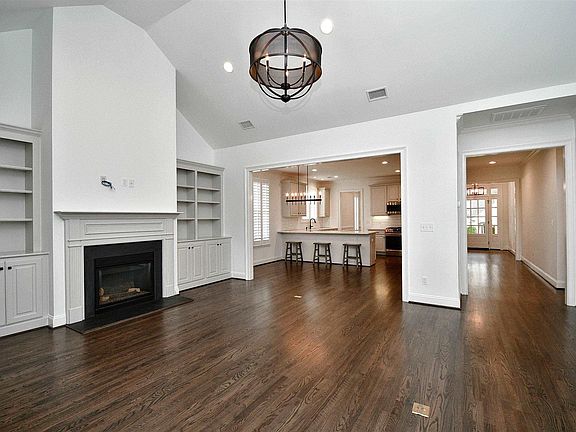 3rd image of 101 Cravens Creek Ct
