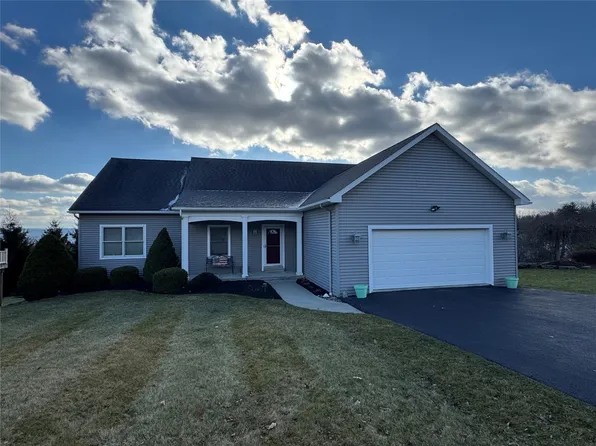 2102 Felicia Blvd, Endicott, NY 13760