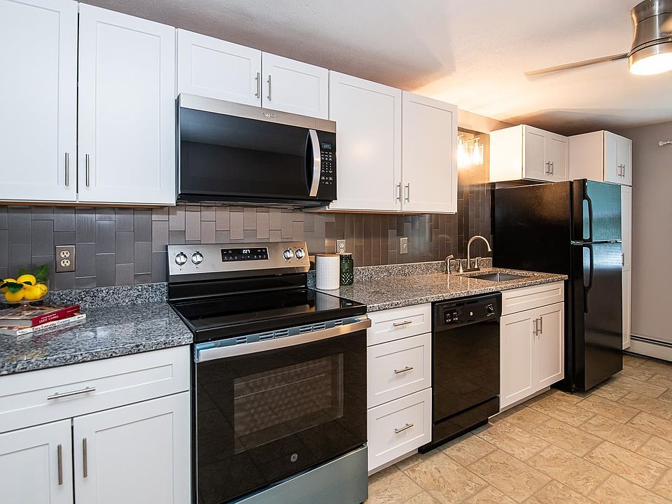 1st image of 33 Garden Road #11