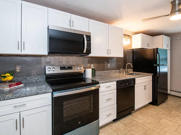 33 Garden Road #11, Plaistow, NH 03865
