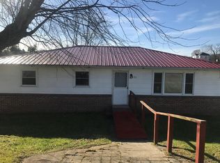33 Fairview St, Honaker, VA 24260