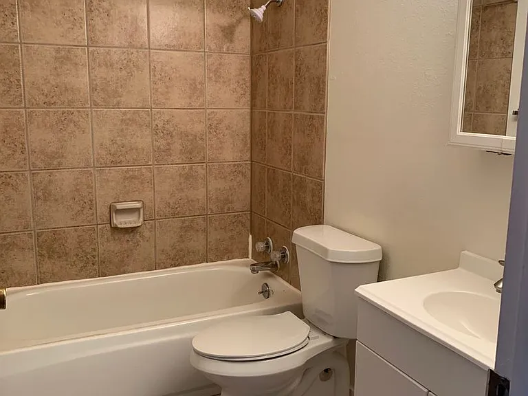 Regency Apartments 4805 — Photo 6