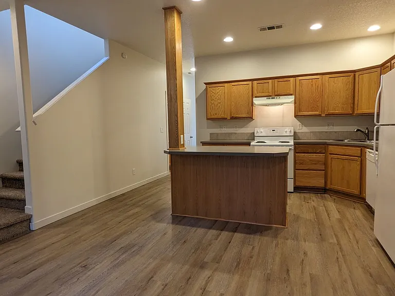 Halsey East Townhomes — Photo 67