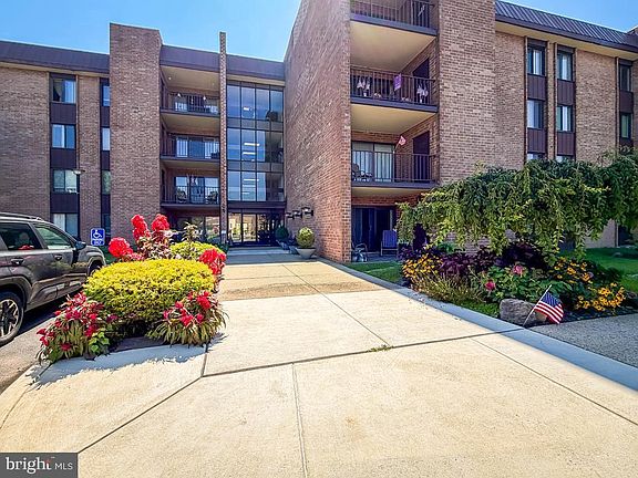 3rd image of 6403 Delaire Landing Rd #403-00