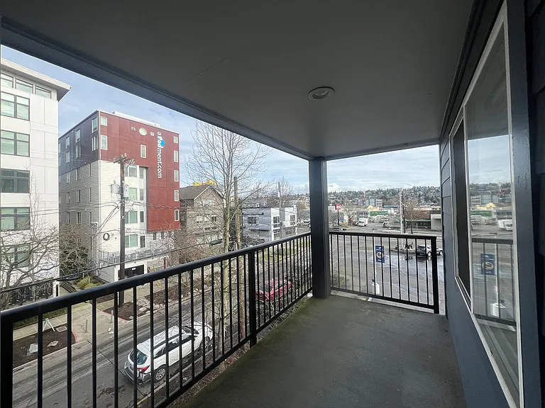 Cameron Apartments — Photo 27