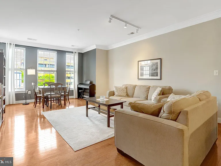 1023 N Royal St #312 — Photo 5