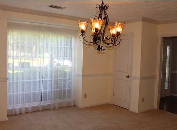 5th image of 445 Arrowhead Dr