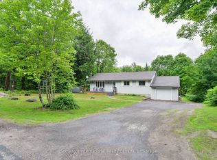 1048 Old Falkenburg Rd, Bracebridge, ON P1L 1X4