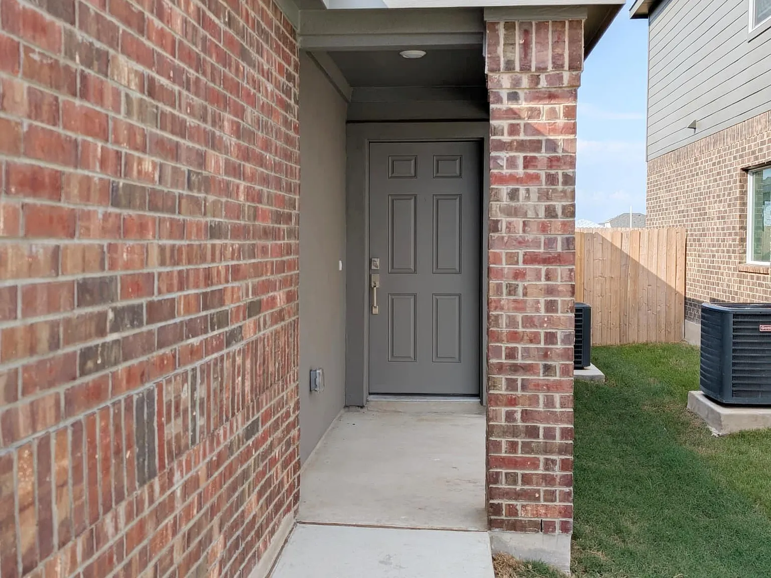 4 bed, 2.0 bath, 1815 sqft, $2,150 — Photo 4
