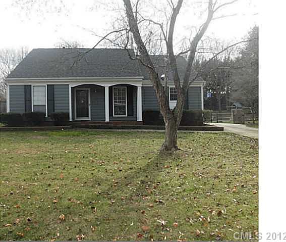 1st image of 935 Brenham Ln