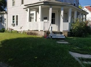 133 1/2 10th St SW, Mason City, IA 50401