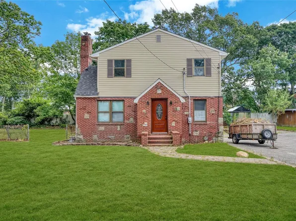 17 Lorigan Street, Islip Terrace, NY 11752