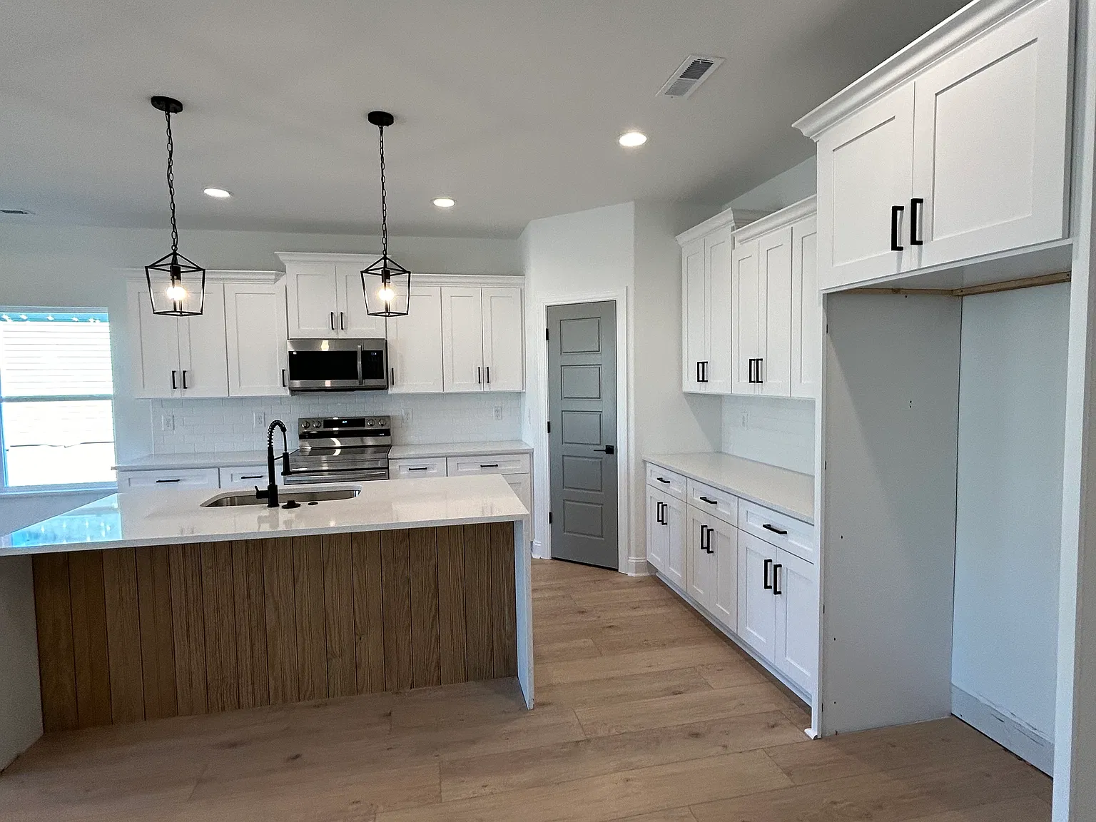 3 bed, 2700 sqft, $2,300 — Photo 3