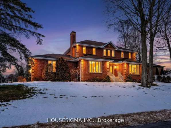 542 Rankin Cres, Kingston, ON K7M 7L4