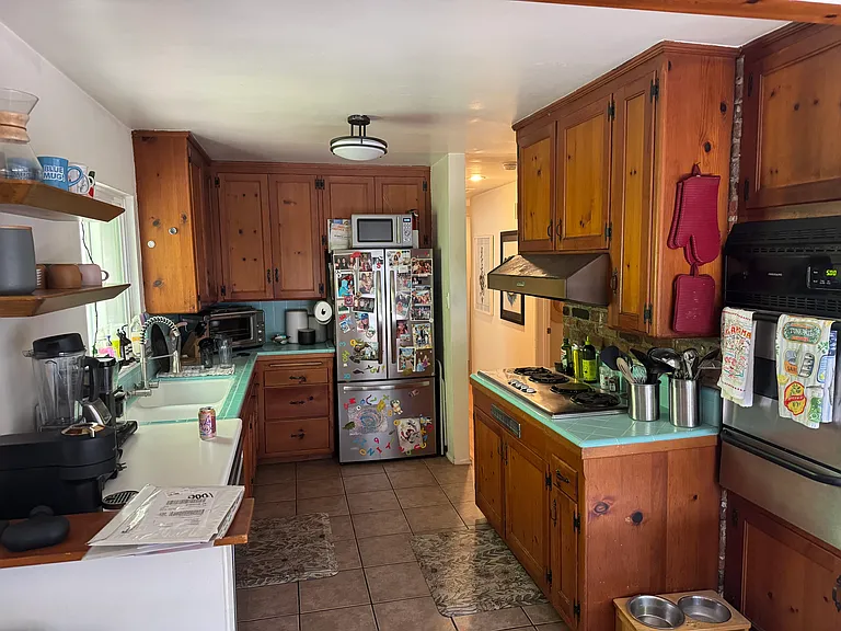 1860 Deloz Ave — Photo 8
