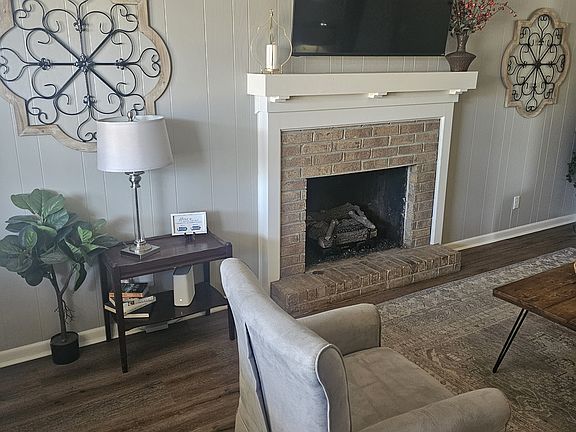 3rd image of 8 Cherry Valley Dr