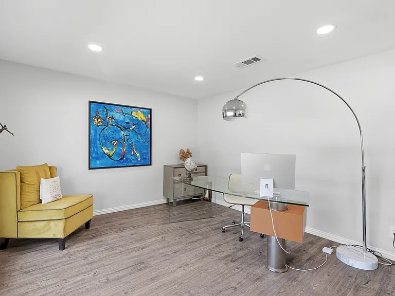 412 E Northgate Dr — Photo 10