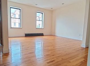 31-41 34th St #F2, Astoria, NY 11106