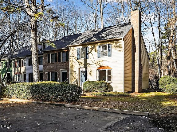 2nd image of 3204 Coachmans Way