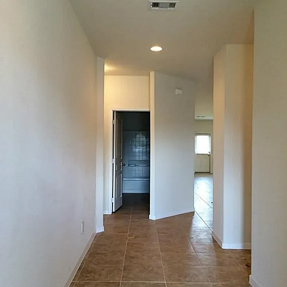 1103 Messina Ln — Photo 2