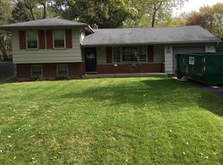 3S119 Sequoia Dr, Glen Ellyn, IL 60137