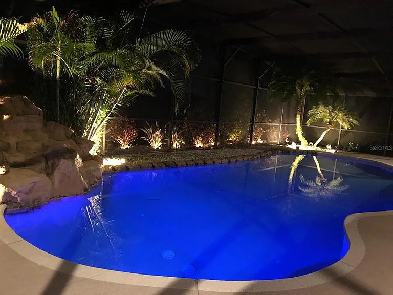 2226 Westbourne Dr — Photo 38