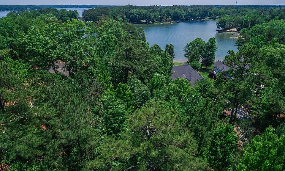 2nd image of 324 Commonwealth Dr