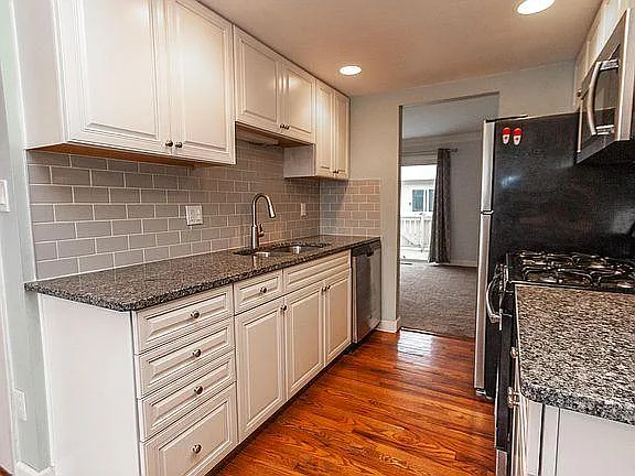 3 bed, 1352 sqft, $2,100 — Photo 4