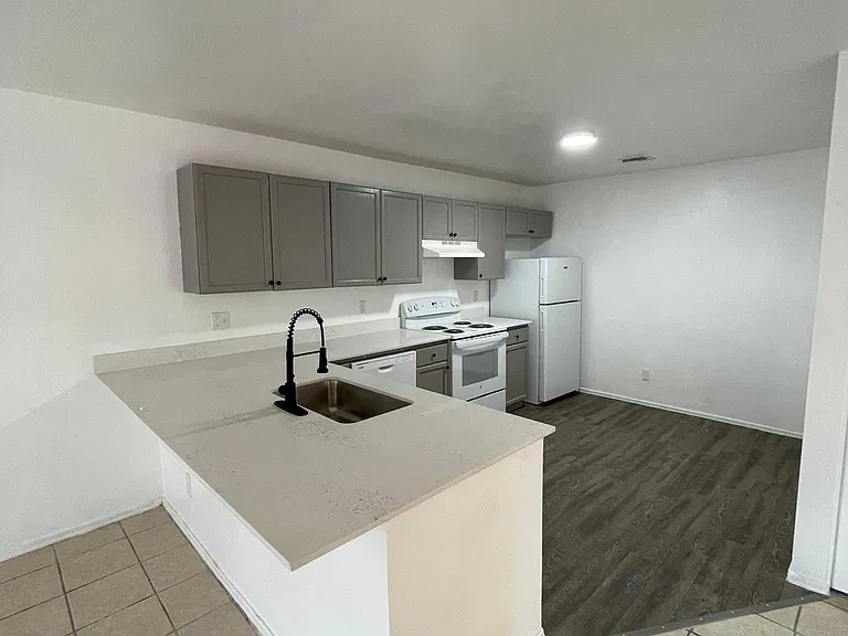 228 W Roger Rd #1 — Photo 2