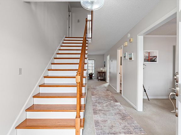 5th image of 118 Hill Dale Dr