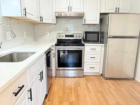 2nd image of 2822 Chablis Cir