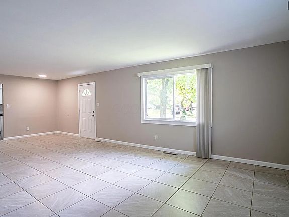4th image of 2364 Brentnell Blvd