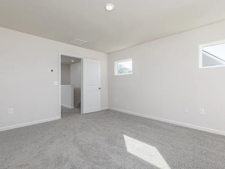 658 Mackenzie Cv — Photo 12