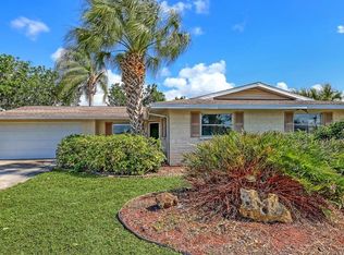 2472 Breakwater Cir, Sarasota, FL 34231