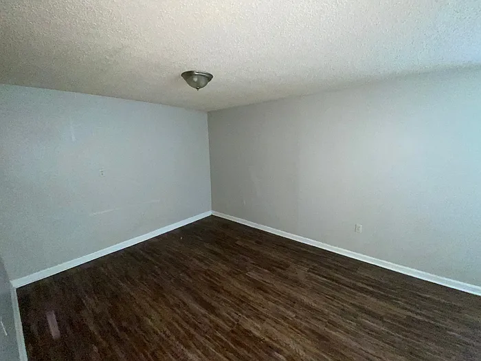 4 bed, 2.0 bath, 1600 sqft, $1,450 — Photo 2