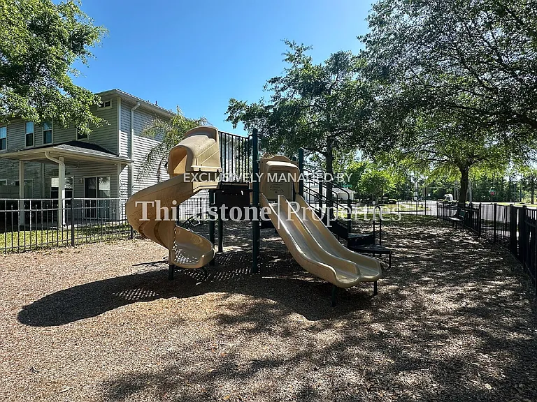1660 Biscayne Bay Cir — Photo 23