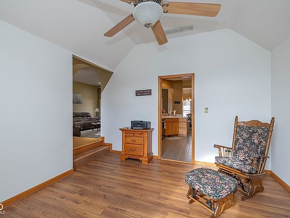 5th image of 218 Deer Trace Ct