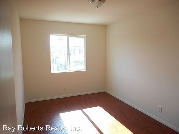 4th image of 1122 1/2 W 93rd St